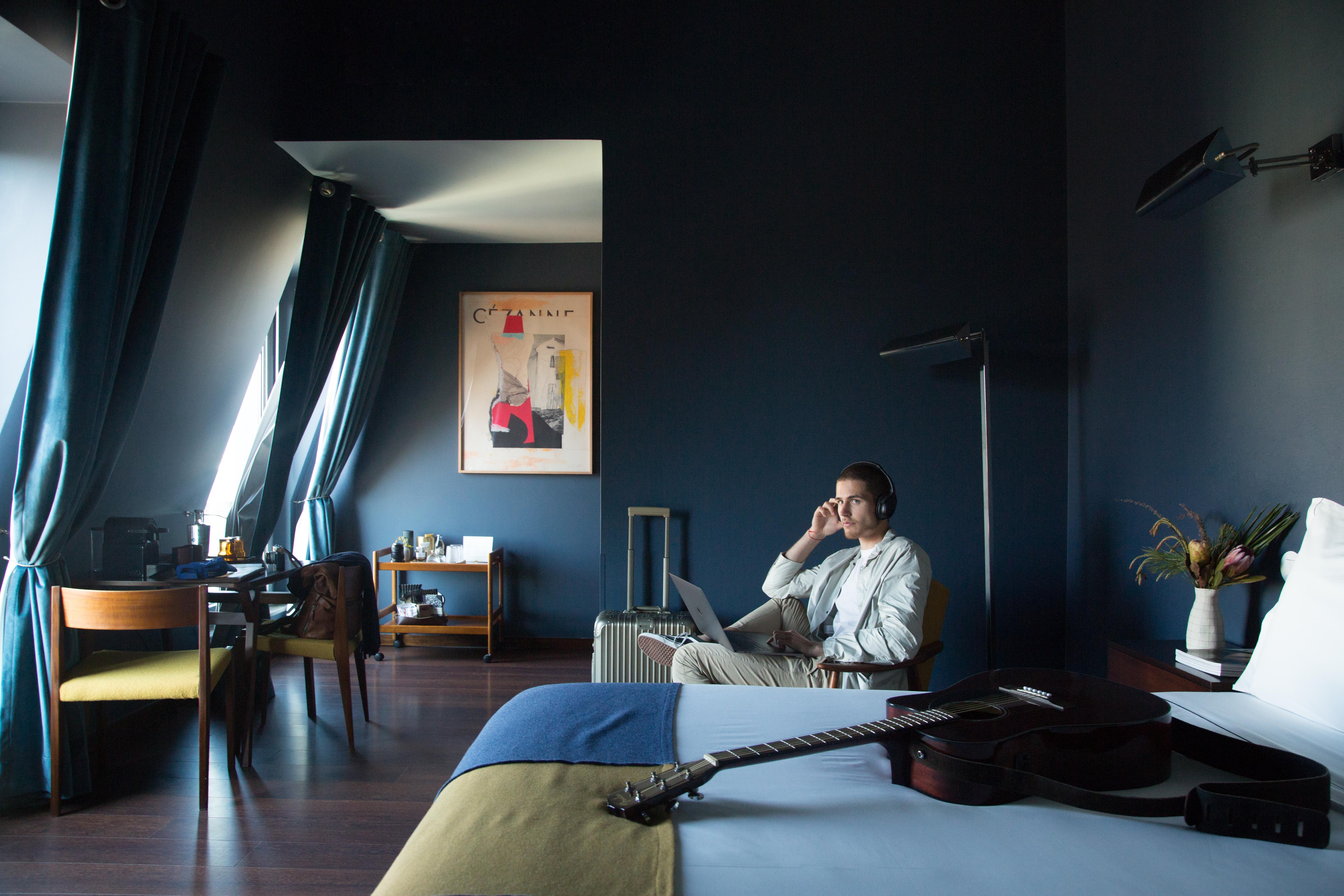 The Vintage Hotel & Spa Лиссабон Экстерьер фото A guest in a room at the Hotel
