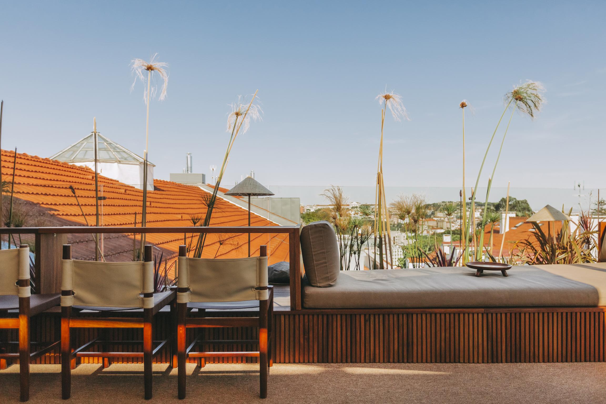 The Vintage Hotel & Spa Лиссабон Экстерьер фото The rooftop bar at the hotel
