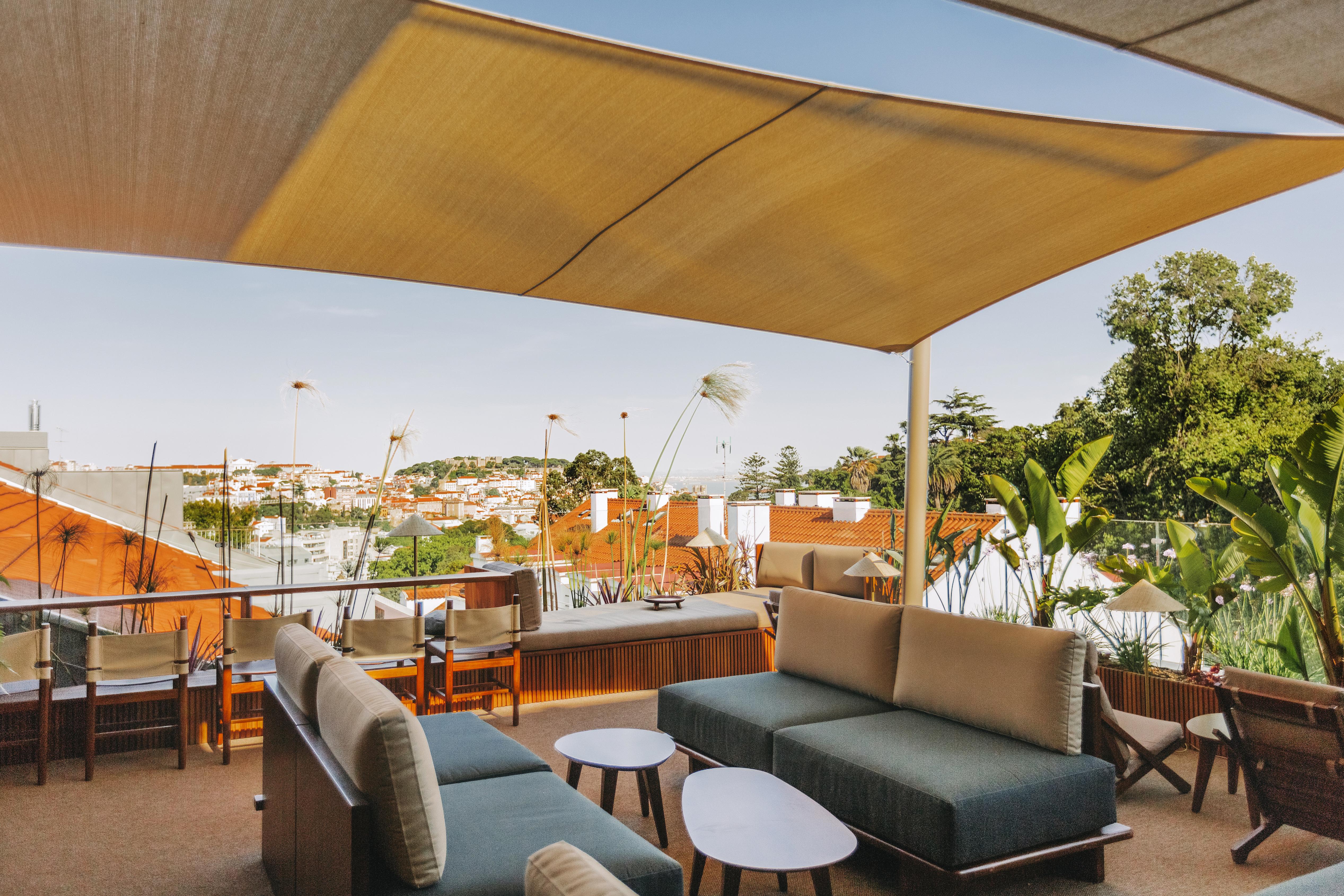 The Vintage Hotel & Spa Лиссабон Экстерьер фото The rooftop bar at the Hotel